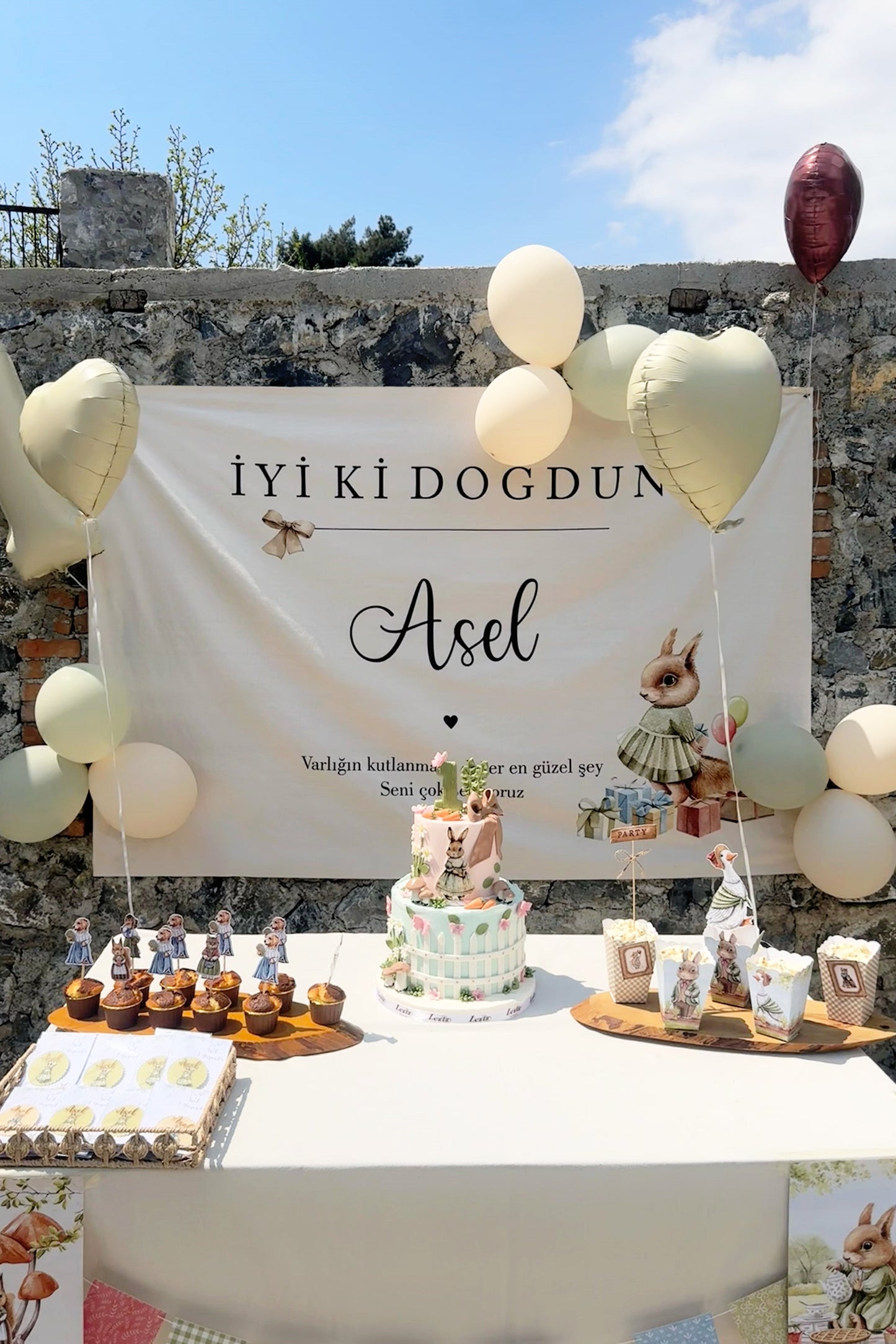 Kişiselleştirilebilir Sincap Figürlü Doğum Günü Örtüsü (#62)