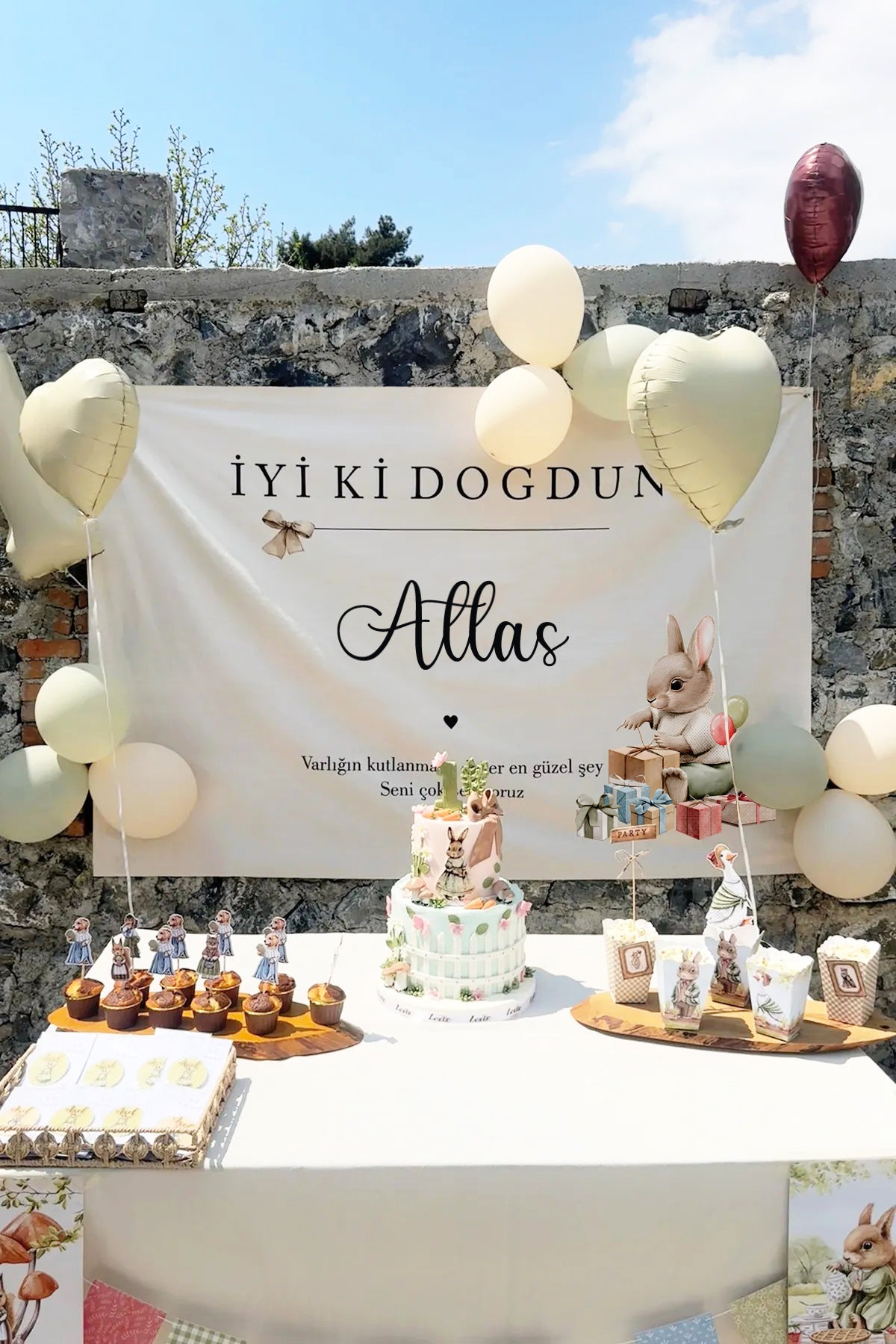 Kişiselleştirilebilir Tavşan Figürlü Doğum Günü Örtüsü (#80)