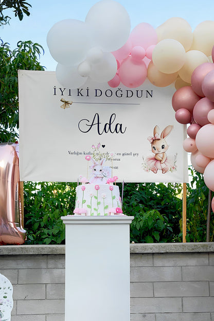 Kişiselleştirilebilir Kız Tavşan Figürlü Doğum Günü Örtüsü (#126)